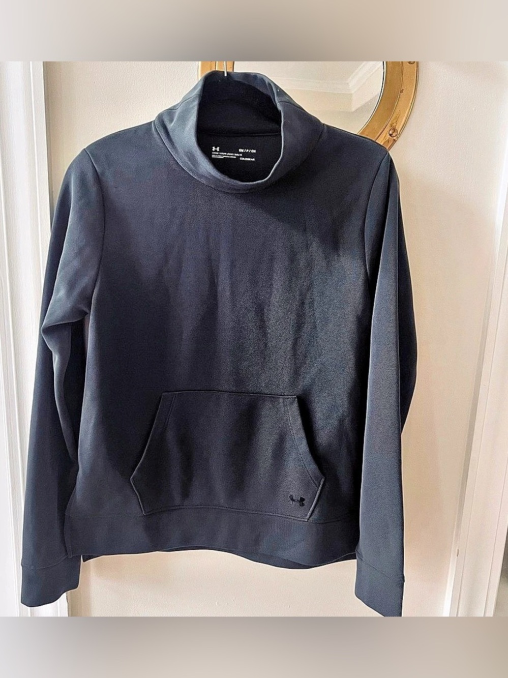 Under Armour Women’s Pullover Size Small/Medium